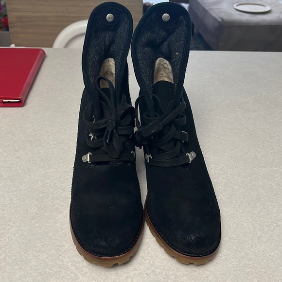 UGG BLACK BOOTIES - Picture 1 of 8